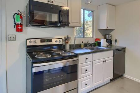 Blue Door Cottage 12 Miles To Yosemite Bbq โอกเฮิร์สต์ ภายนอก รูปภาพ
